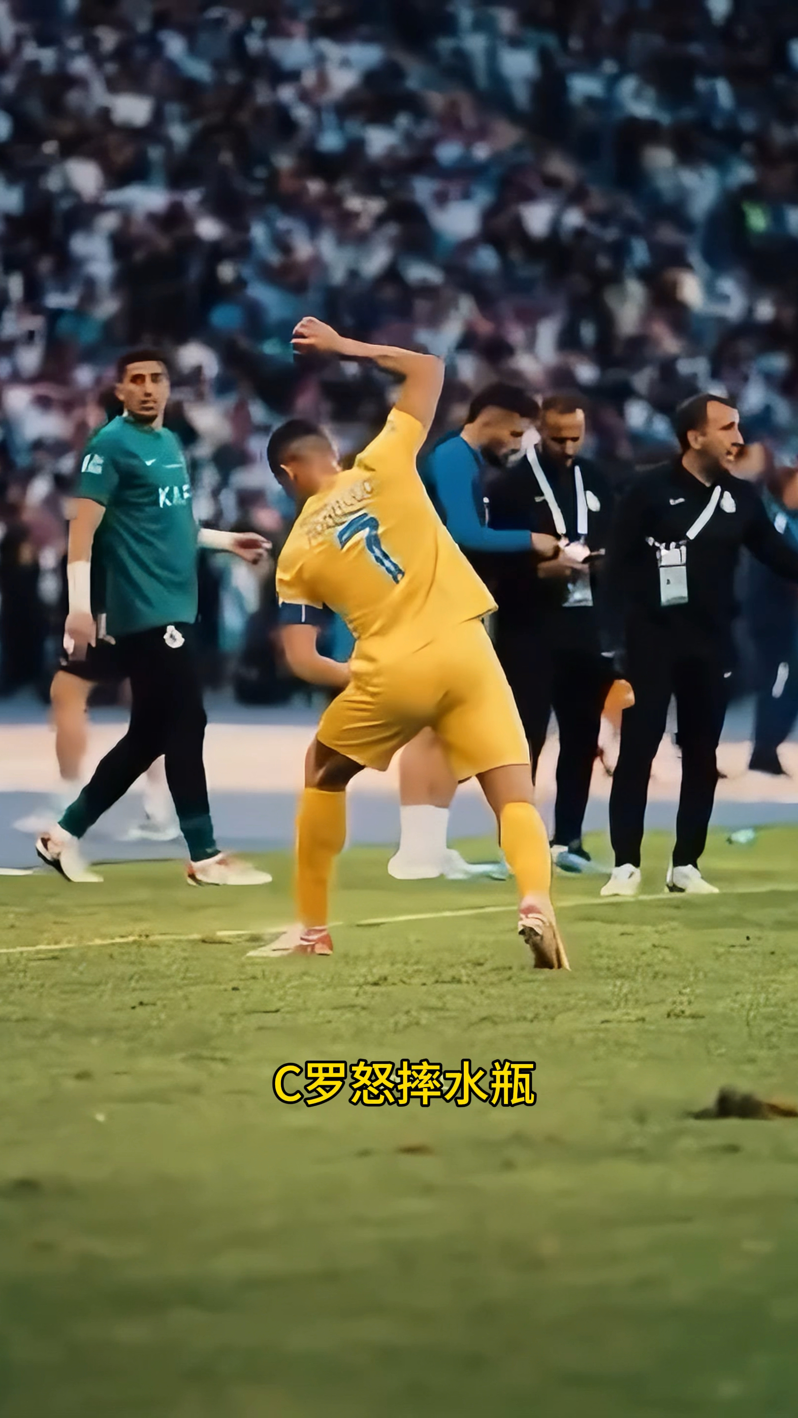 詹姆斯技术犯规送分，C罗主帅怒摔战术板！-爱游戏体育官网